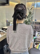 ケンジ 横浜(KENJE) ベロアリボン/シニヨン/リボンアレンジ/お呼ばれヘア/結婚式