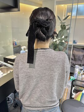 ケンジ 横浜(KENJE) ベロアリボン/シニヨン/リボンアレンジ/お呼ばれヘア/結婚式