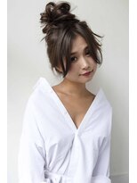 ヘアデザイン ソラ(Sola)&nbsp;とろみアレンジ：無造作アップヘア×センターパート