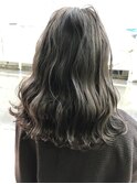 ダークグレー