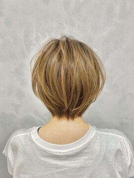 インフィニティ 新富町(Infinity) 耳かけショートボブ