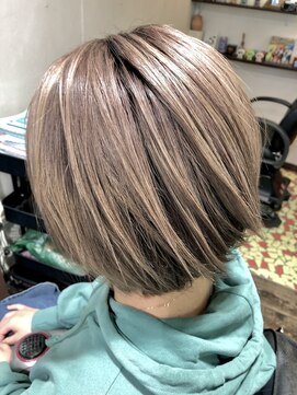 ヘアスタジオ クー(Hair Studio XYY) ショート　バレーヤージュ  サンドベージュ