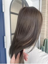 アッシュグレージュ