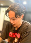 ＜理容室＞スーツ短髪パーマツーブロック束感モテる黒髪