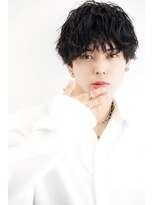 ユーフォリア 渋谷グランデ(Euphoria SHIBUYA GRANDE) フェザーショート 刈り上げセンターパート 波打ちパーマ k