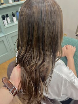 ウィーク 梅田(UiiC) 30代40代おすすめ透明感ハイライト uiic hair 中沢恵理