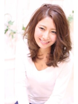 ラ ブーケ 中川中島店(La Bouquet) 動きのある重軽セミディピンクベージュ