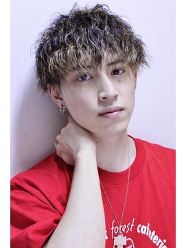 ブローチ(Brooch) ツイストスパイラルパーマ&ハイライトカラー&マッシュ