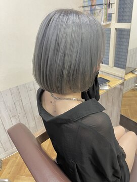 ジーナ 池袋(Zina) #シルバーアッシュのミニボブ