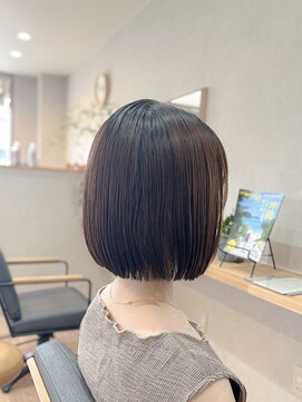 エホン(ehon) 王道のボブカットでどの角度から見てもカンペキシルエットに。