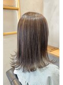 大人ハイライトミディアムボブ