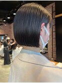 20代30代透明感暗髪アッシュブルーグレージュ丸みボブ