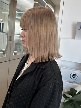 サンク 原宿 表参道(cinq) ケアブリーチミルクティーベージュインナーカラーワイドバング