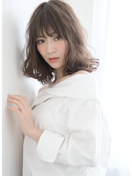 リリーオブザベイス(Lily of the Vase) ミディアムボブ