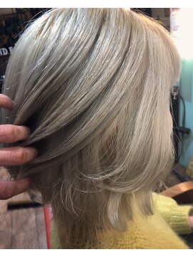 ビヨンドイー(beyond E) ホワイトアッシュショート