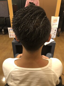 ノワール(NOIR) 少し個性的になりたいならハードアシメ!~剃り込みを添えて~