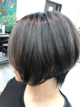 ヘアーリゾート ラ シック(hair resort La chiq) 前下がり丸みショート