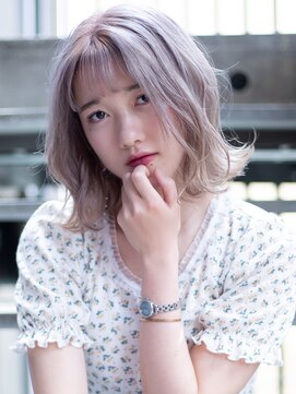 オースト ヘアー ステラ 新宿店(Aust hair Stella) 外ハネミディ×ミルキーホワイト　デザインカラー Aust 新宿 K