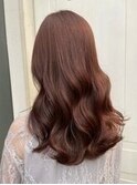 センターパート韓国風くびれヘア/ふんわりカール/アースカラー