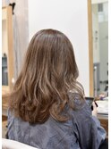 30代・40代セミロングのハイライト(白髪ぼかし)