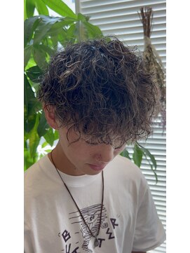 フィッティ 横須賀中央店(fiti) 波巻きスパイラル刈り上げマッシュ