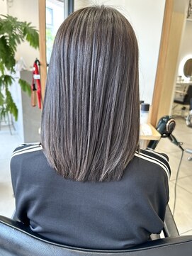 リラ(Lila) 細めハイライトカラー/白髪暈し/グレー／グレージュ