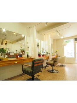 【三萩野美容室・駐車場あり】こだわったインテリアでゆったりくつろぎながら、サロンタイムを過ごせます＊