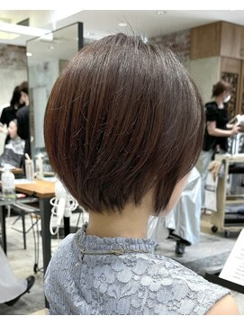 アフロート ルヴア(AFLOAT RUVUA) 《岩田莉奈》40代50代に人気の似合わせ丸みショートボブ 新宿