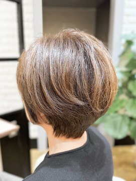 シュヴー 築地(CHEVEUX) 明るい白髪染め/白髪ぼかし/丸みショート/40代/50代/60代/