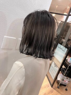 テオ(Theo) Theo // 巻き髪風パーマ／ミディアム