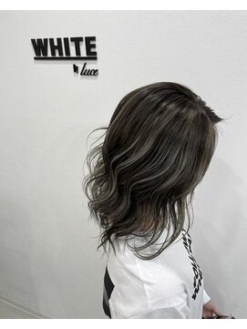 アンダーバーホワイト 阪神西宮店(_WHITE) 外国人風ハイライトグレージュ　デザインカラー