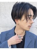 自然体がカッコイイ!ナチュラルに動く前下がりセンターパート