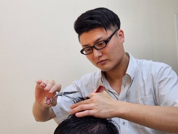 アマノ(AMANO)の写真/第一印象を左右するひげ・眉もお任せ◎洗練された技術力で、若見え＆清潔感のあるスタイルに仕上げます。