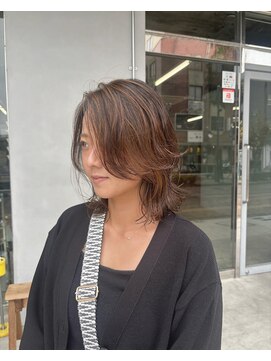 イン(in.) レイヤーカット×ブリーチなしハイライトカラー