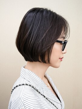 ヘアスタジオヘーフリヒ(HAIR STUDIO HoFLICH) 迷いながらも、自分を信じて進む人へ