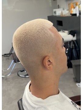 ヘアーラボ 樟葉(Hair Labo) 2 on top ブロンド スキンフェード 枚方 南楠葉