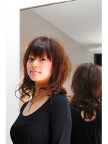 SBA 明石店 しなやかなカールの重なりで魅せる、大人のフェミニンスタイル