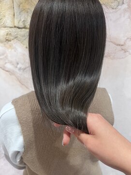 ルララドゥ 【暗めカラー】赤みを抑えたアッシュベージュ