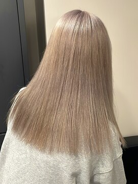 ラフ 新宿(Laff) Laff 新宿 イルミナカラー ケアブリーチ ミルクティーグレージュ