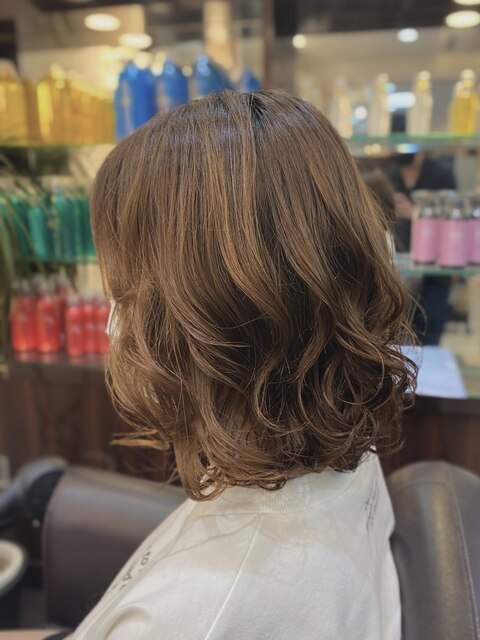 伸ばし中のヘアスタイルもパーマをかけて可愛く伸ばしてく♪