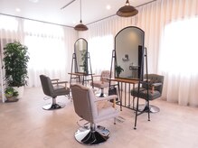 コージー(Cozy)の雰囲気（店舗内観です。広々とした空間）