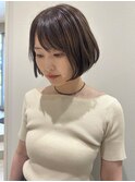 丸みシルエットの前下がりショートボブ
