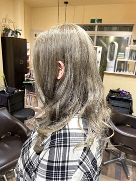 サムブリッジ(SOMEBRIDGE) ★ゴールドアッシュグレージュヘアカラー☆（SOMEBRIDGE 亀有）
