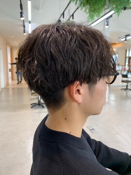 グランデュール 東静岡池田店(GRANDEUR) センターパートツイストスパイラルパーマ刈り上げメンズパーマ