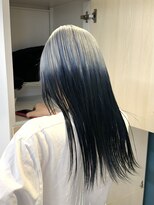 マニア(mania.) ルーツカラーデザインカラー水色ブルーカラーグラデーション髪色