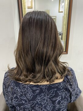 ルッソリベラ 池袋(Lusso libera) カーキアッシュ　ツヤ髪　ニュアンスカラー◎30代40代50代