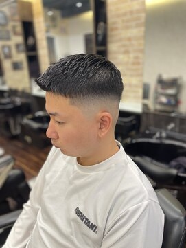 バーニーズ バーバークラブ(BARNEYS BARBER CLUB) スキンフェード
