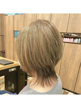 バースデー イーアス高尾店(Birthday) ステップボーンカットウルフ