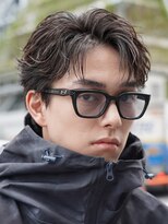 フィフスパーク(fifth PARK)&nbsp;自然な毛流れでラフにキマるセンターパート×フェザーパーマ