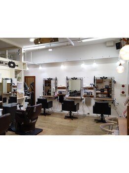 心地いい雰囲気で温かくお出迎えいたします♪落ち着いた店内でゆったりとした時間をお過ごしください＊